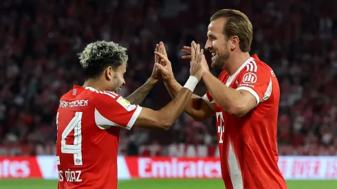 Luis Díaz e Harry Kane comemoram um dos golos do Bayern. Foto: Alexander Hassenstein/Getty Images