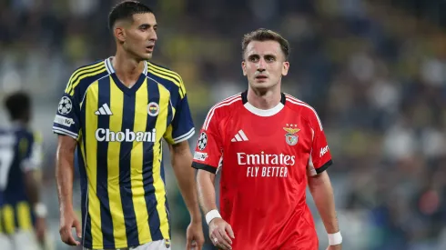 Kerem Akturkoglu aquece Benfica x Fenerbahçe. Foto: Getty Images