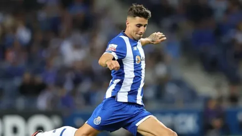 O central Fábio Cardoso vai deixar o FC Porto em definitivo depois de ter chegado aos dragões em 2021/22.