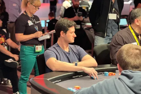 Vitor Coutinho encontra três outs na mesa final do Millionaire Maker da WSOP