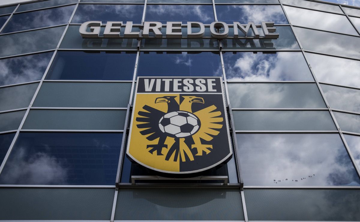 De Nederlandse giganten zijn onder druk gezet voor banden met voormalig Chelsea-eigenaar Abramovich