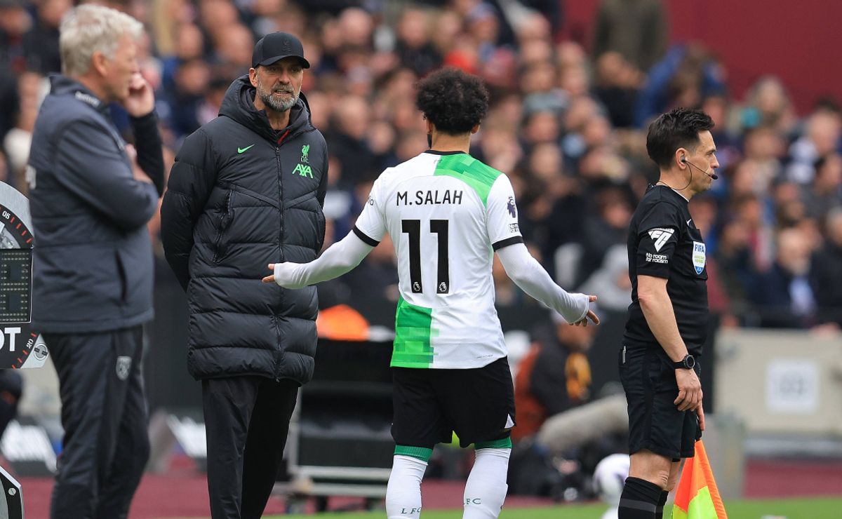 Salah and Klopp clash as Liverpool's EPL title hopes slip away