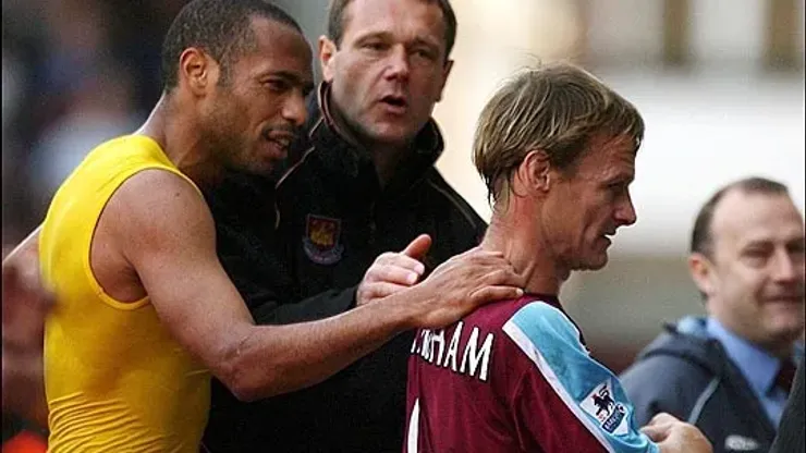 Caption=Arsenal's Thierry Henry (left) and West Ham United's Teddy Sheringham at the final whistle during the Barclays Premiership match at Upton Park, east London. PRESS ASSOCIATION Photo. Picture date: Sunday November 5, 2006. Photo credit should read: Nick Potts/PA.THIS PICTURE CAN ONLY BE USED WITHIN THE CONTEXT OF AN EDITORIAL FEATURE. NO WEBSITE/INTERNET USE UNLESS […]
