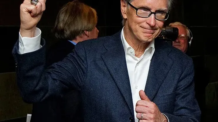 Owner of the Boston Red Sox baseball team, and new owner of Liverpool Football Club, John W. Henry, gives the thumbs-up sign, as he leaves after addressing the media, after a meeting with lawyers, in central London on October 15, 2010. New England Sports Ventures (NESV), owners of baseball's Boston Red Sox, completed their acrimonious […]
