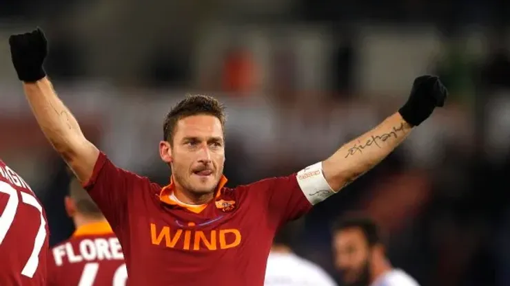AS Roma forward Francesco Totti celebrates after scoring his second goal during a Serie A soccer match between AS Roma and Fiorentina at Rome's Olympic stadium, Saturday, Dec. 8, 2012. (AP Photo/Alessandra Tarantino)
