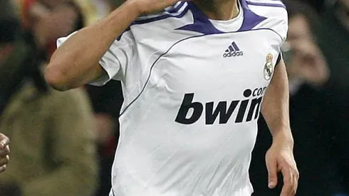 Raul Completes Move To Schalke