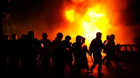 Football League Games To Go Ahead Despite English Riots