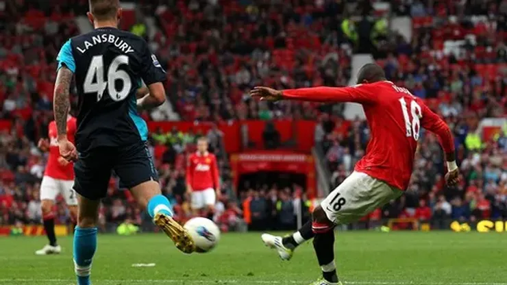 MANCHESTER, ENGLAND – AUGUST 28: Ashley Young of Manchester United scores his second goal during the Barclays Premier League match between Manchester United and Arsenal at Old Trafford on August 28, 2011 in Manchester, England. (Photo by Alex Livesey/Getty Images)

