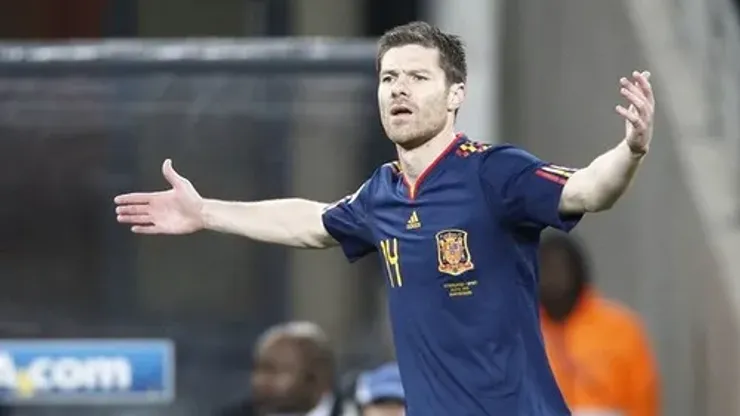 Spain's midfielder Xabi Alonso reacts during the 2010 FIFA football World Cup final between the Netherlands and Spain on July 11, 2010 at Soccer City stadium in Soweto, suburban Johannesburg. NO PUSH TO MOBILE / MOBILE USE SOLELY WITHIN EDITORIAL ARTICLE – AFP PHOTO / THOMAS COEX (Photo credit should read THOMAS COEX/AFP/Getty Images)

