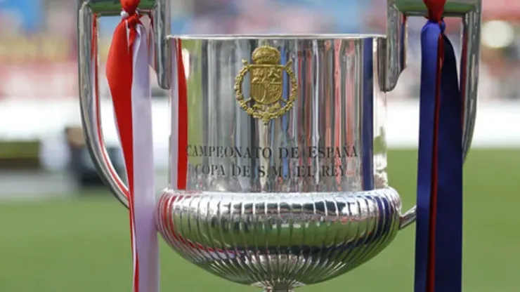 MADRID, SPAIN – MAY 25: A general view of the Copa del Rey trophy prior of the Copa del Rey Final match between Athletic Bilbao and Barcelona at Vicente Calderon Stadium on May 25, 2012 in Madrid, Spain. (Photo by Angel Martinez/Getty Images)
