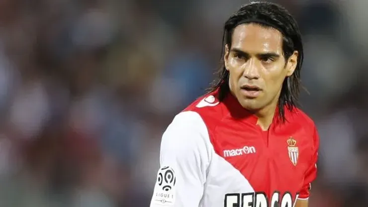 Colombian striker Radamel Falcao, newly-signed player for French Ligue 1 soccer club AS Monaco reacts during his French Ligue 1 soccer against Girondins Bordeaux at the Chaban Delmas Stadium in Bordeaux, Southwestern France, August 10, 2013. REUTERS/Regis Duvignau (FRANCE – Tags: SPORT SOCCER)
