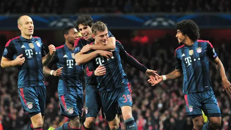 Bayern Munich's midfielder Toni Kroos (2nd R) celebrates after scoring his team's first goal during the UEFA Champions League Last 16, first leg football match between Arsenal and Bayern Munich at The Emirates Stadium in north London on February 19, 2014. AFP PHOTO / GLYN KIRK (Photo credit should read GLYN KIRK/AFP/Getty Images)
