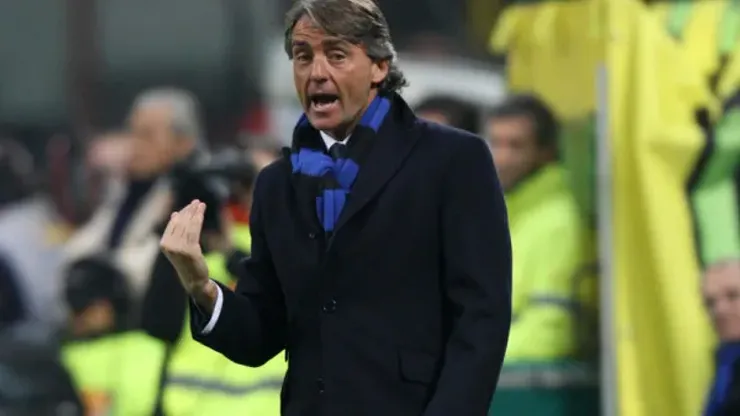 MILAN, ITALY – MARCH 8: Roberto Mancini of Inter gives out instructions during the Serie A match between Inter and Reggina at the Stadio on San Siro March 8, 2008 in Milan, Italy. (Photo by New Press/Getty Images) *** Local Caption *** Roberto Mancini
