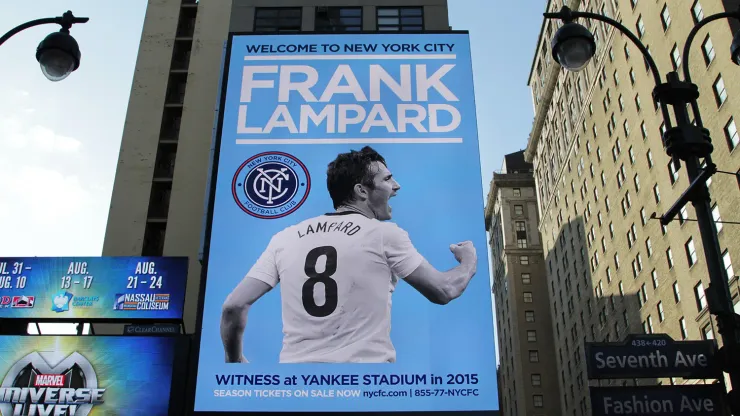 Footballs star Frank Lampard gets a giant "Welcome To New York City" billboard in the shadow of the Empire State Building. The England star was welcomed after singing to the new New York City FC team in the MLS. Pictured: Frank Lampard Ref: SPL808275 250714 Picture by: Lee Brown / Splash News Splash News and […]
