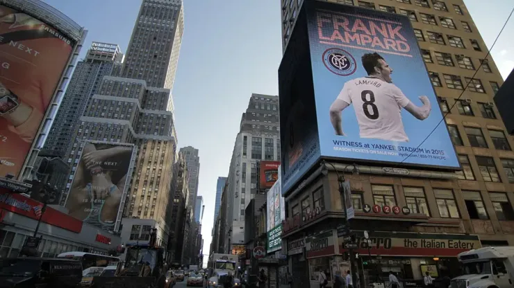 Football star Frank Lampard gets a giant "Welcome To New York City" billboard in the shadow of the Big apple's Empire State Building. The England star was welcomed after singing to the new New York City FC team in the MLS. Pictured: Frank Lampard Ref: SPL808884 290714 Picture by: Lee Brown / Splash News Splash […]
