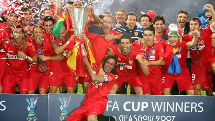 GLASGOW, UNITED KINGDOM – MAY 16: The Sevilla players celebrate with the trophy after their victory in a penalty shootout at the end of the UEFA Cup Final between Espanyol and Sevilla at Hampden Park on May 16, 2007 in Glasgow, Scotland. (Photo by Phil Cole/Getty Images)
