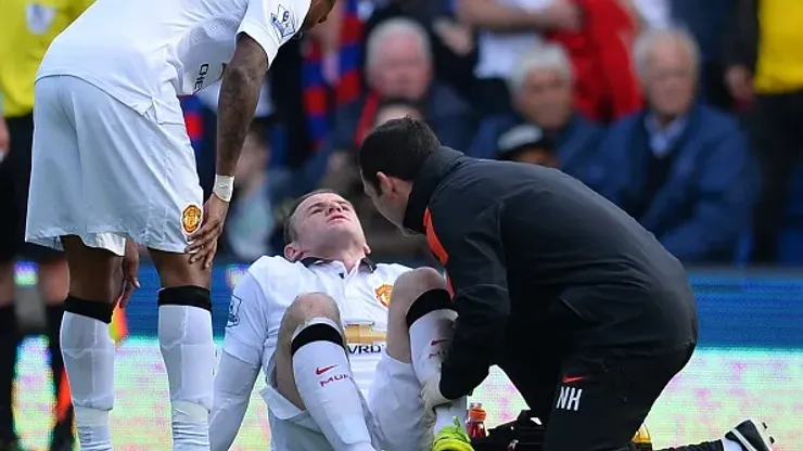 Manchester United's English striker Wayne Rooney (C) gets attention to his leg on the field during the English Premier League football match between Crystal Palace and Manchester United at Selhurst Park in south London on May 9, 2015. AFP PHOTO / GLYN KIRK RESTRICTED TO EDITORIAL USE. NO USE WITH UNAUTHORIZED AUDIO, VIDEO, DATA, FIXTURE […]

