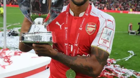 Arsenal win 2015 Emirates Cup after Theo Walcott scores