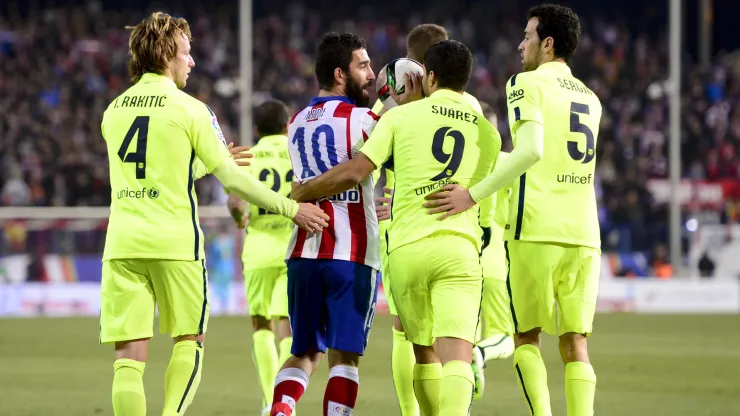 Atletico Madrid's Turkish midfielder Arda Turan (2ndL) argues with Barcelona's Uruguayan forward Luis alberto Suarez (2ndR) during the Spanish Copa del Rey (King's Cup) quarter final second leg football match Club Atletico de Madrid vs FC Barcelona at the Vicente Calderon stadium in Madrid on January 28, 2015. AFP PHOTO/ DANI POZO (Photo credit should […]
