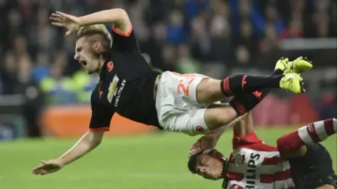Luke Shaw undergoes surgery on broken leg