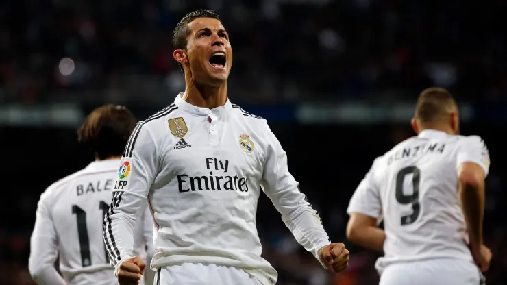 Real Madrid's Cristiano Ronaldo celebrates his goal against Villarreal during their Spanish first division soccer match at Santiago Bernabeu stadium in Madrid, March 1, 2015. REUTERS/Susana Vera (SPAIN – Tags: SPORT SOCCER)
