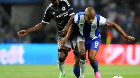 Porto 2-1 Chelsea: Andre, Maicon hand Mourinho loss
