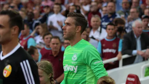 West Ham sign goalkeeper Adrian to new two-year deal