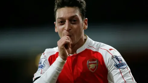 Wenger hails Mesut Ozil as Dennis Bergkamp's equal