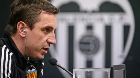 Gary Neville won't quit Valencia despite 7-0 Barca thrashing