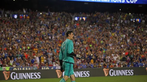 Guus Hiddink defends move to bench Chelsea goalkeeper Courtois