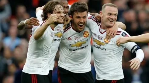 Ten-man Manchester United win FA Cup