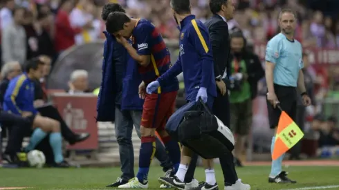 Tearful Suarez forced off in Copa del Rey final