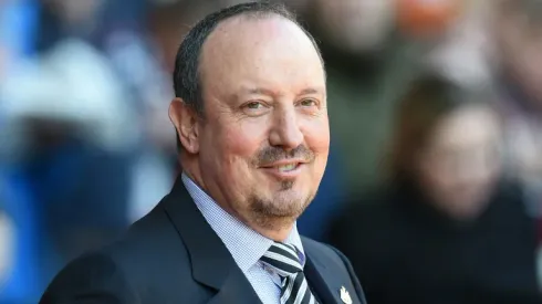 Benitez stays to lead Newcastle's promotion bid