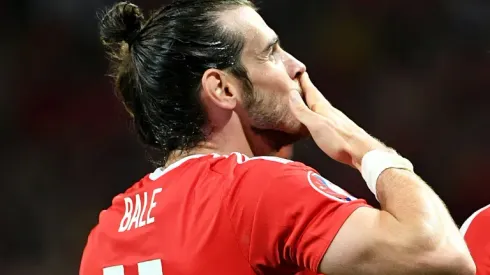 Bale inspires as brilliant Wales into Euro 2016 last 16