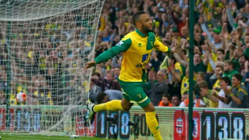 Redmond takes flight from Canaries to join Southampton