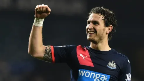 Watford sign Janmaat from Newcastle