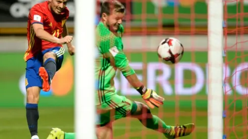 Costa double leads eight-goal start for Lopetegui's Spain