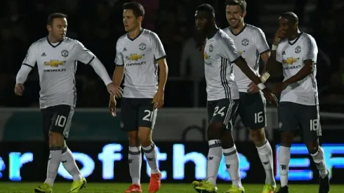 Mourinho feels heat as Wenger marks anniversary