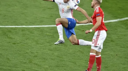 Spartak beat nine-man Rostov to regain Russian lead