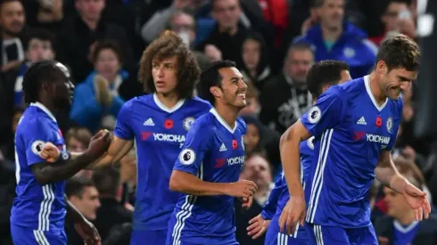 Hazard shreds Everton to fire Chelsea top