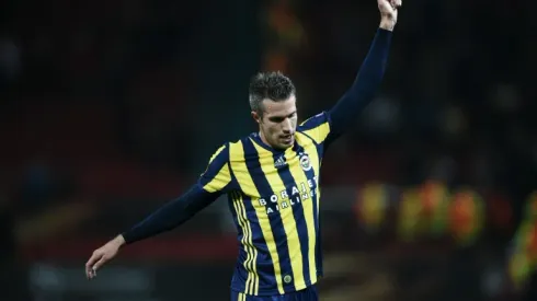 Fenerbahce's Van Persie suffers eye injury