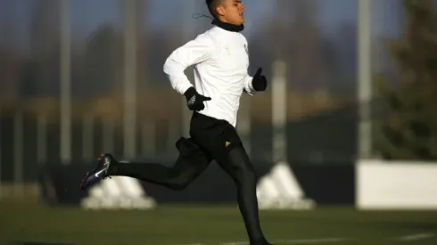 Dybala set to return as Juventus target top spot