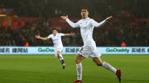 Llorente double downs Sunderland as Swansea climb off bottom