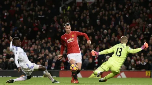 Ibrahimovic keeps Man United motoring