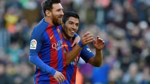 Suarez, Messi keep Barca on Madrid's tail