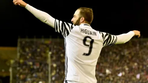 Higuain double downs depleted Cagliari as Juve march on