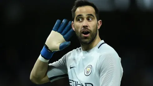 Manchester City team-mates back struggling 'keeper Claudio Bravo