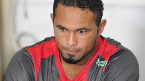 Brazilian club signs goalie convicted in murder