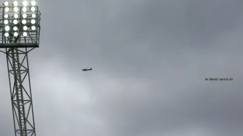 Arsenal fans fly 'WENGER OUT' banner before game