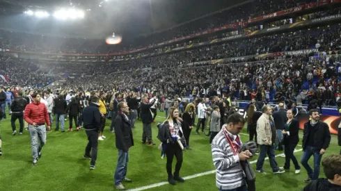 Violence, pitch invasion brings havoc to Lyon v Besiktas